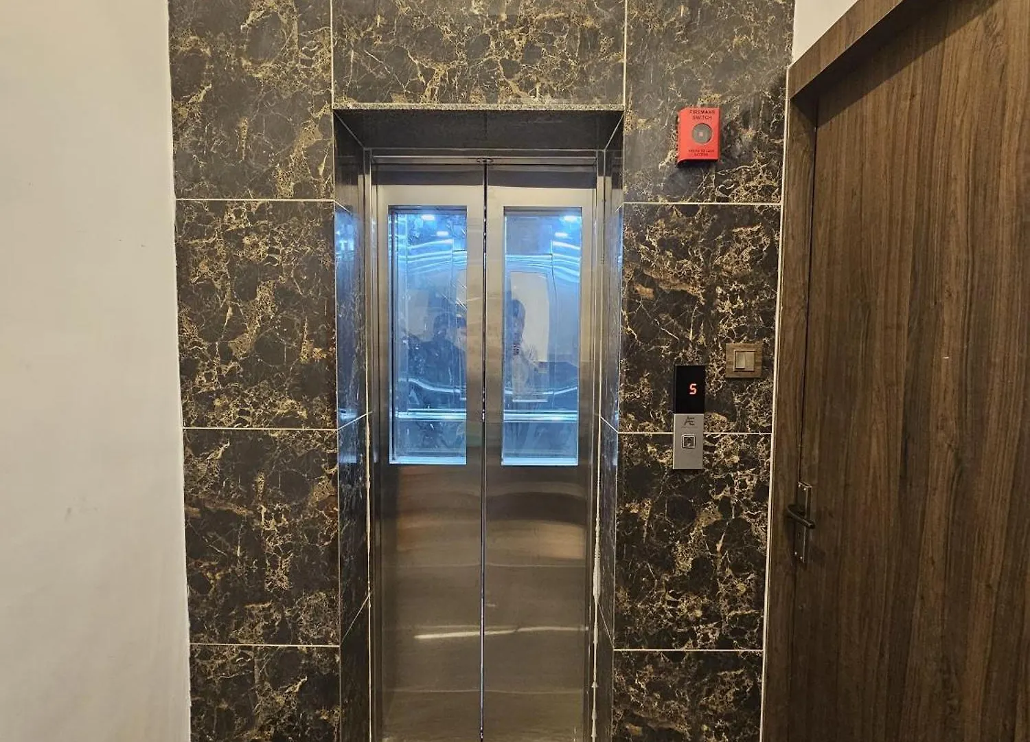 Mm Grand Otel Varanasi Konukevi